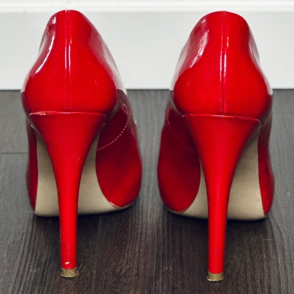 🔥 GUESS Red Patent Leather Peep-Toe Pumps – 4 3/4" Heel, 1" Platform – Size 7 - Picture 8 of 10